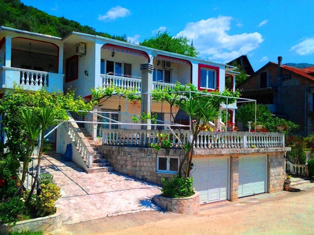 Villa Lastva Apartments Тиват Екстериор снимка