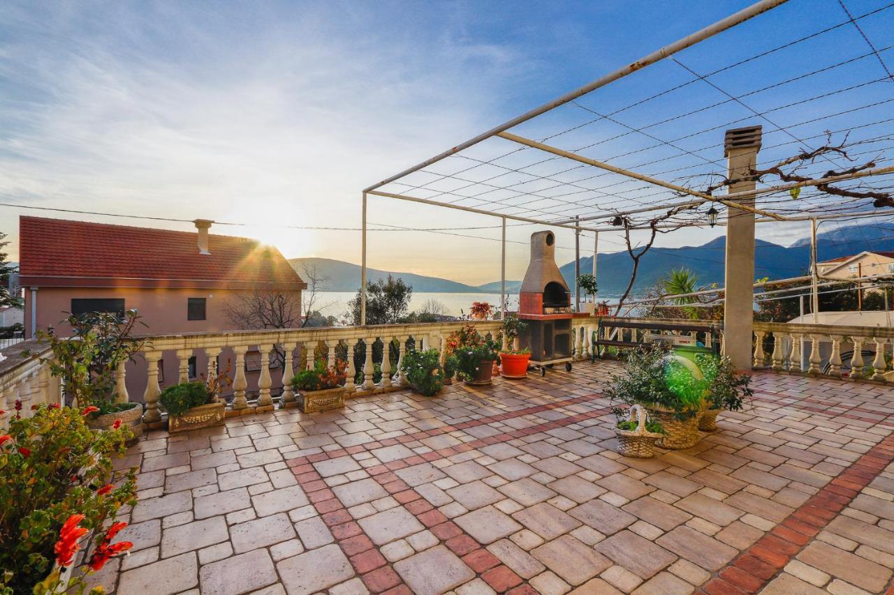 Villa Lastva Apartments Тиват Екстериор снимка